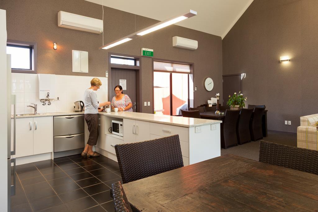 Hawkdun Lodge Motel Ranfurly Экстерьер фото