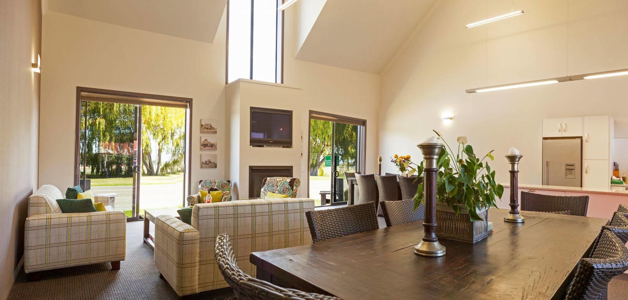 Hawkdun Lodge Motel Ranfurly Экстерьер фото